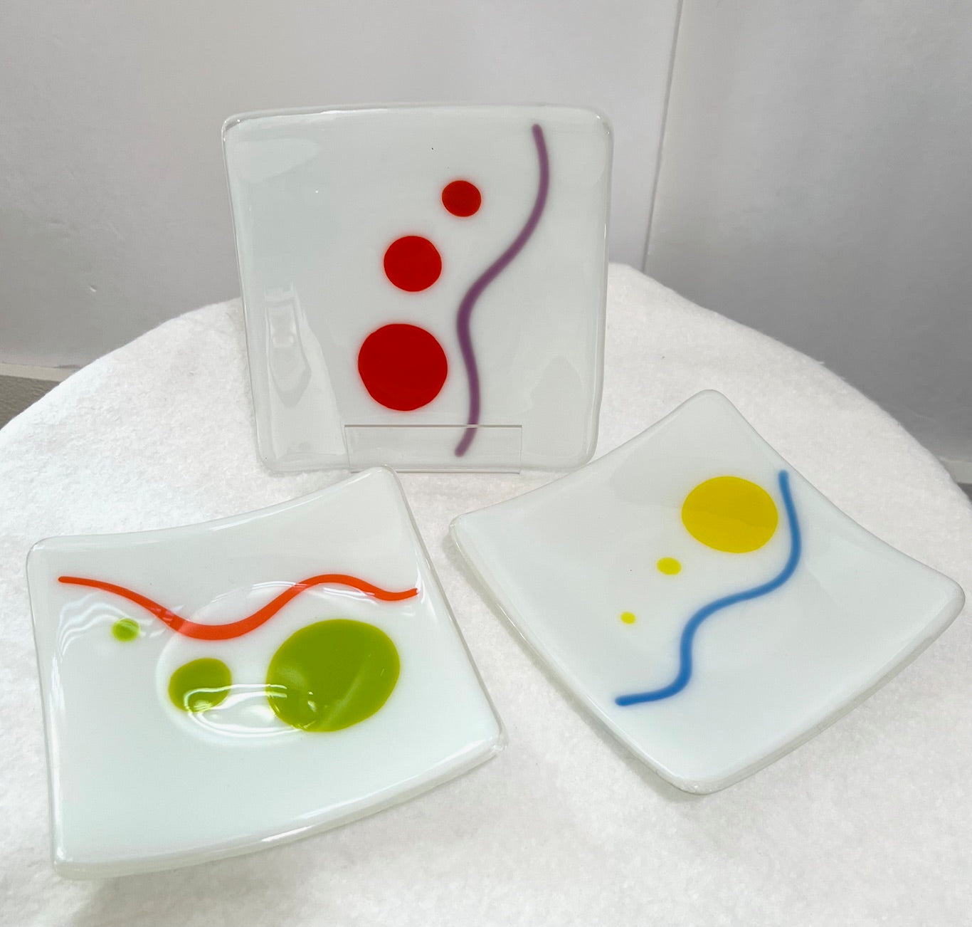 Fused Glass Appetizer Plate: Squiggle Circles (Debbi LoCicero) – 2