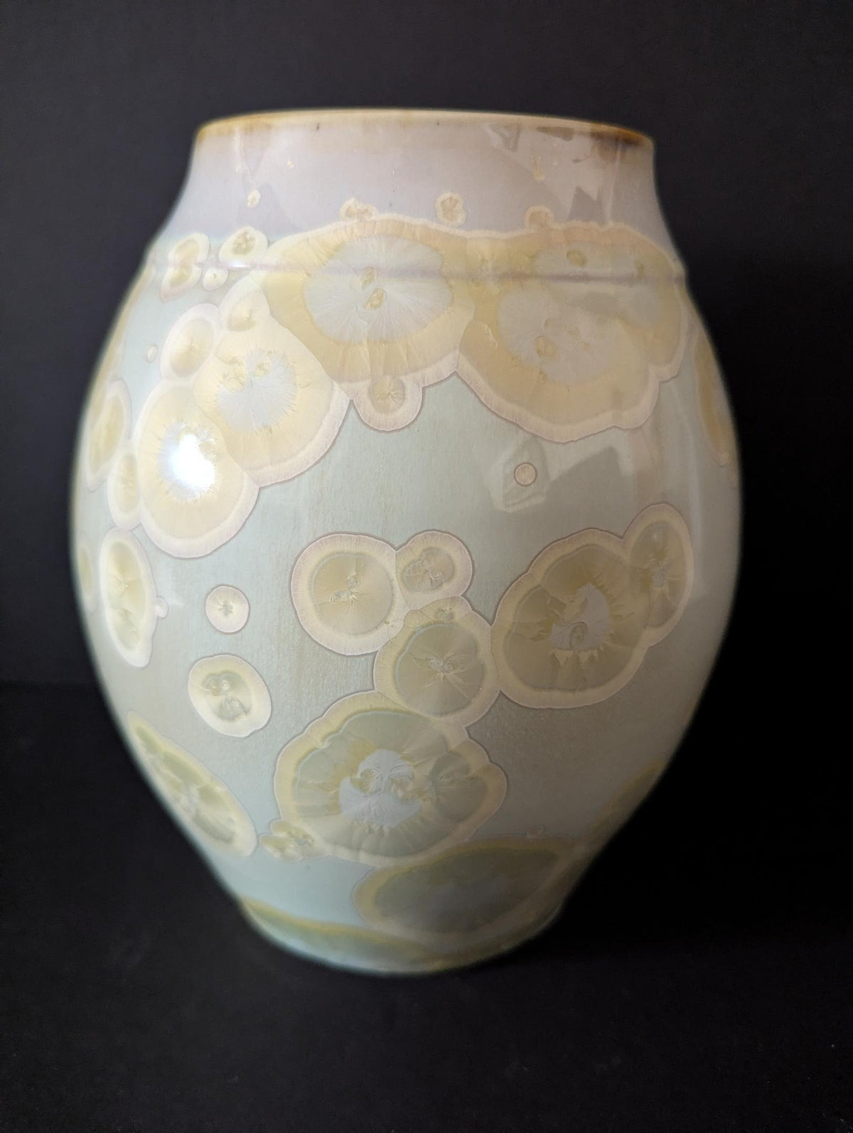 Porcelain vase, light moss with gold crystals (Roark Shirley) – 2