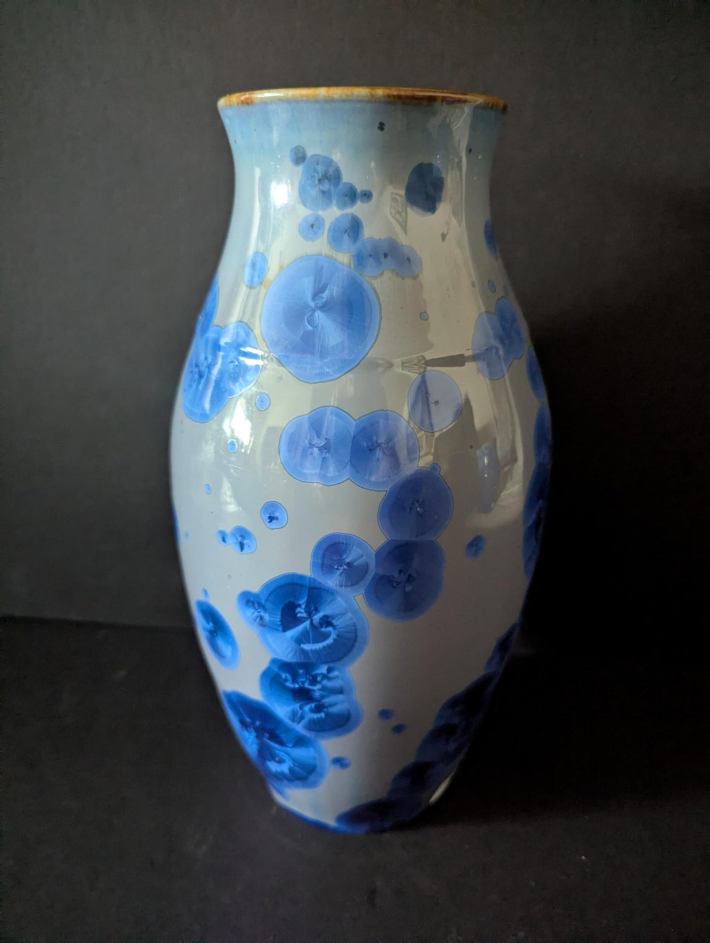 Porcelain vase with cobalt blue crystals (Roark Shirley) – 2