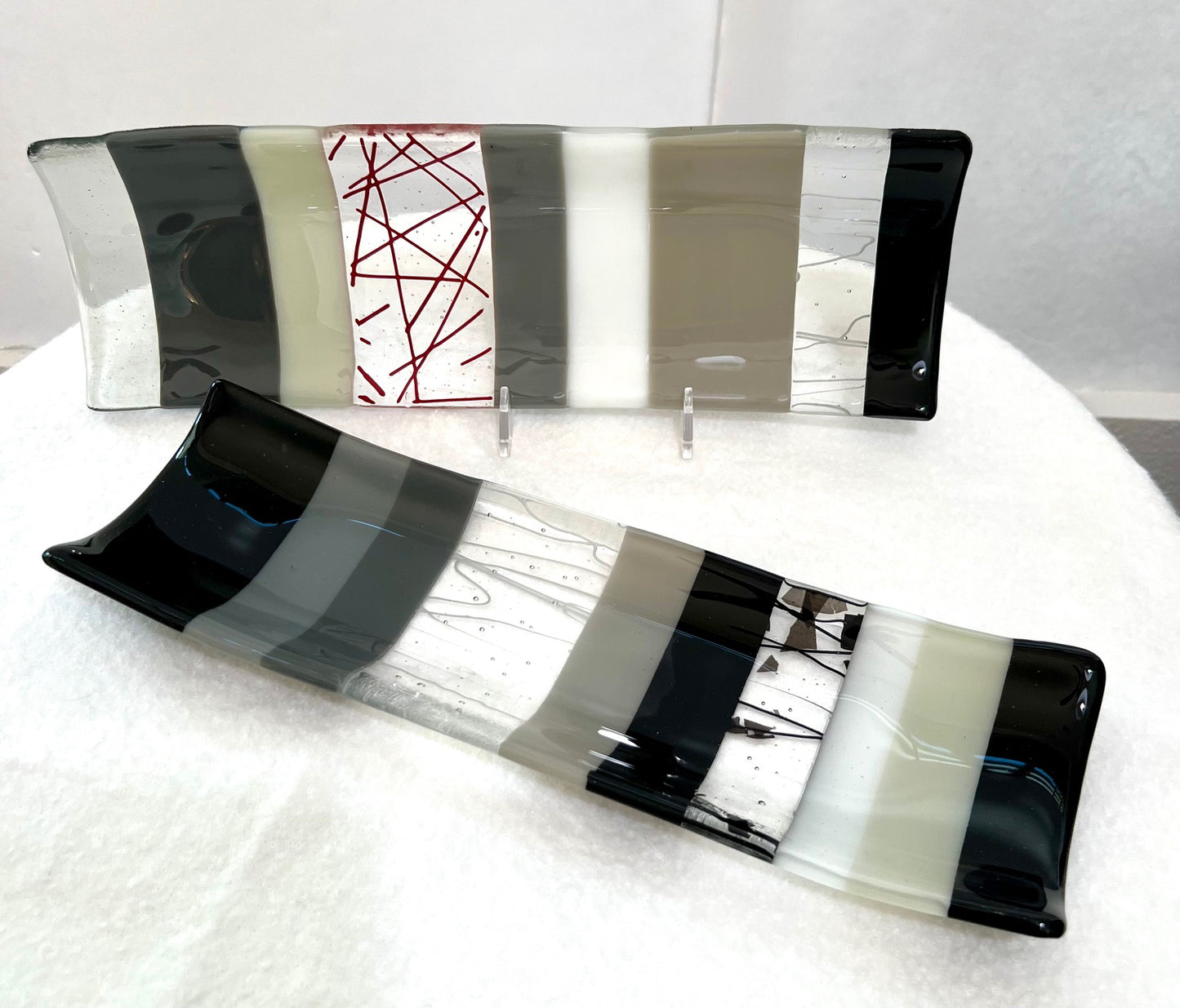 Narrow fused glass serving plate B+W (Debbi LoCicero) – 2