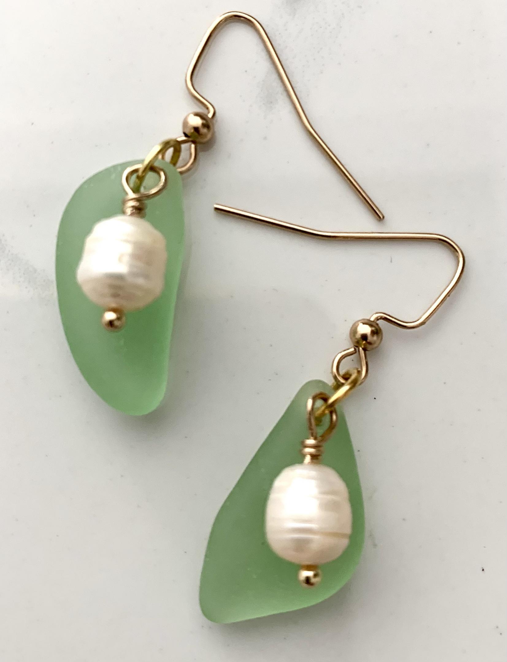 Green Sea Glass and Pearl Bracelet (Cheryl Burss) – 2