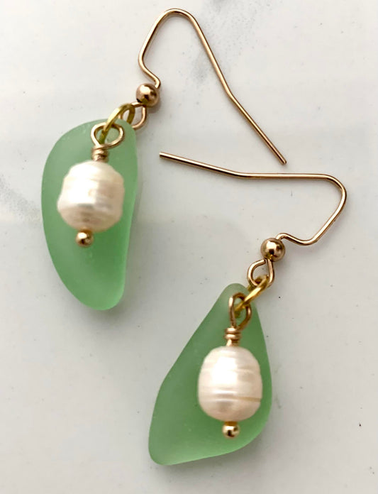 Green Sea Glass and Pearl Bracelet (Cheryl Burss) – 2