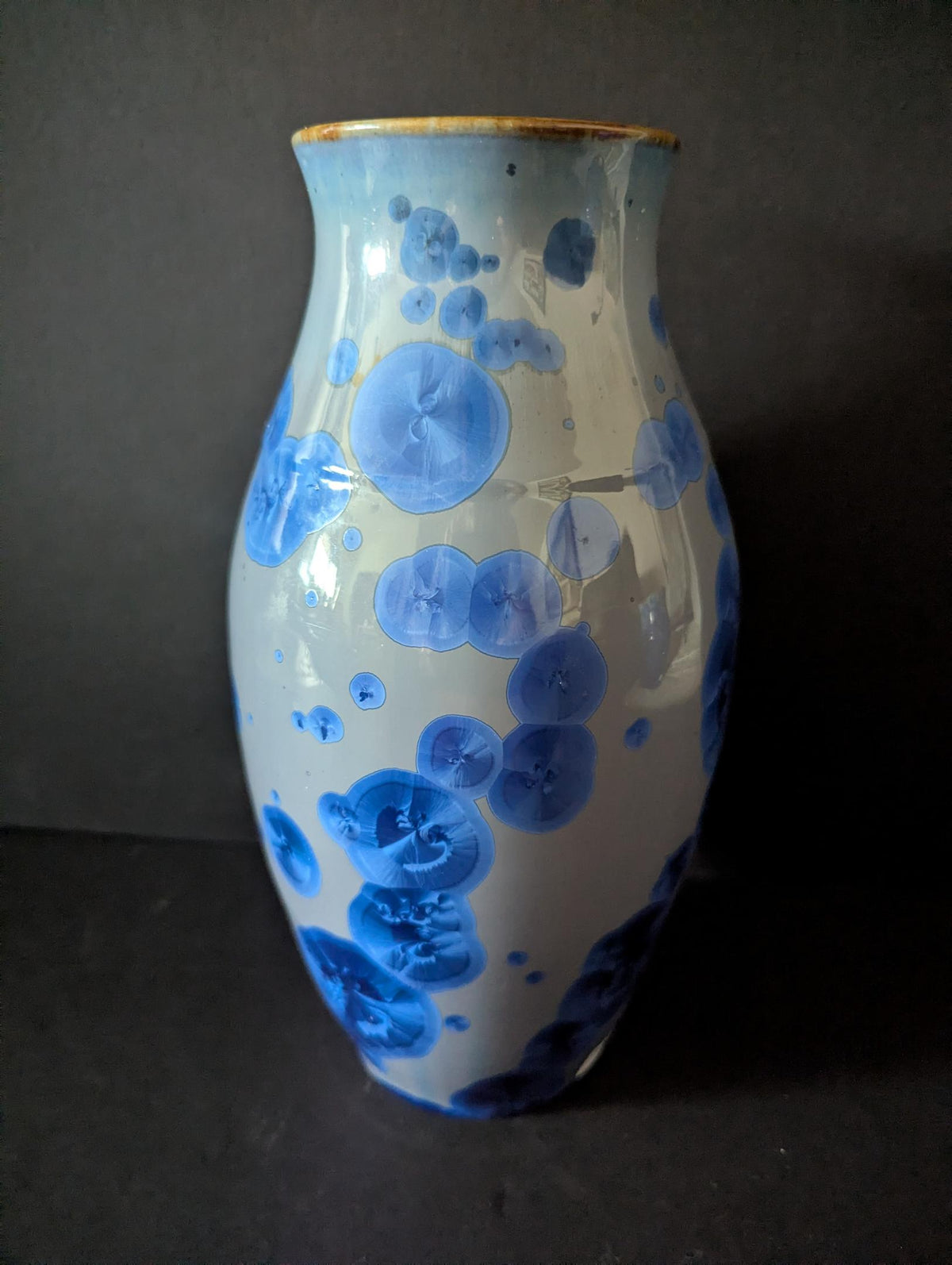 Porcelain vase with cobalt blue crystals (Roark Shirley) – 2