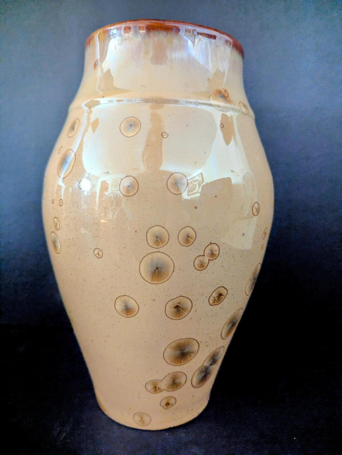 Porcelain vase with gold crystals (Roark Shirley) – 2